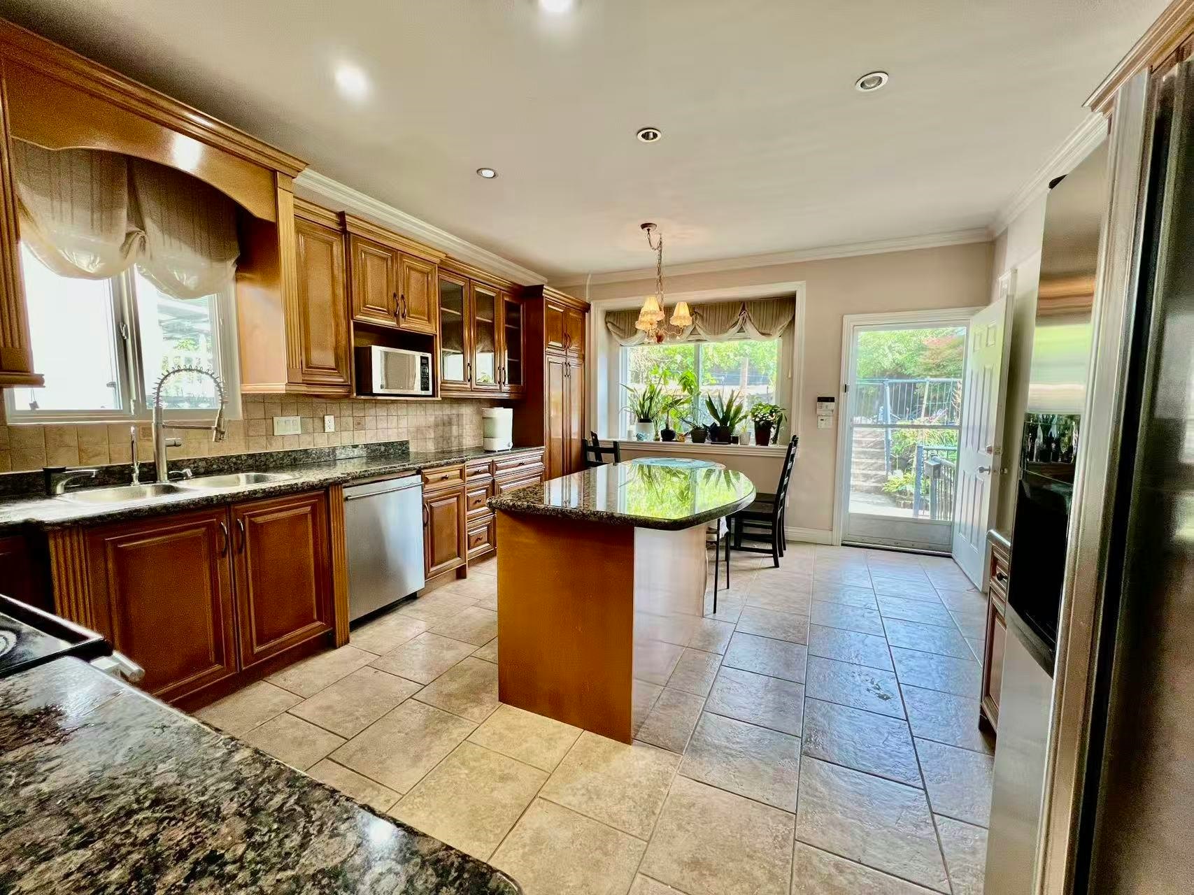 6391 Neville Street, Burnaby, BC, V6Y 1X9 - 4