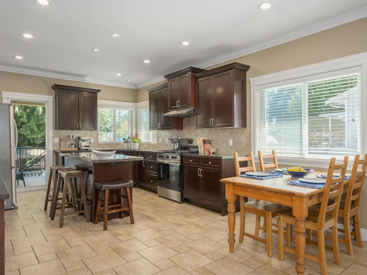 825 Robinson Street, Coquitlam, BC, V3J 4G4 - 9