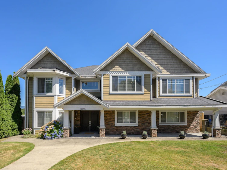 825 Robinson Street, Coquitlam, BC, V3J 4G4