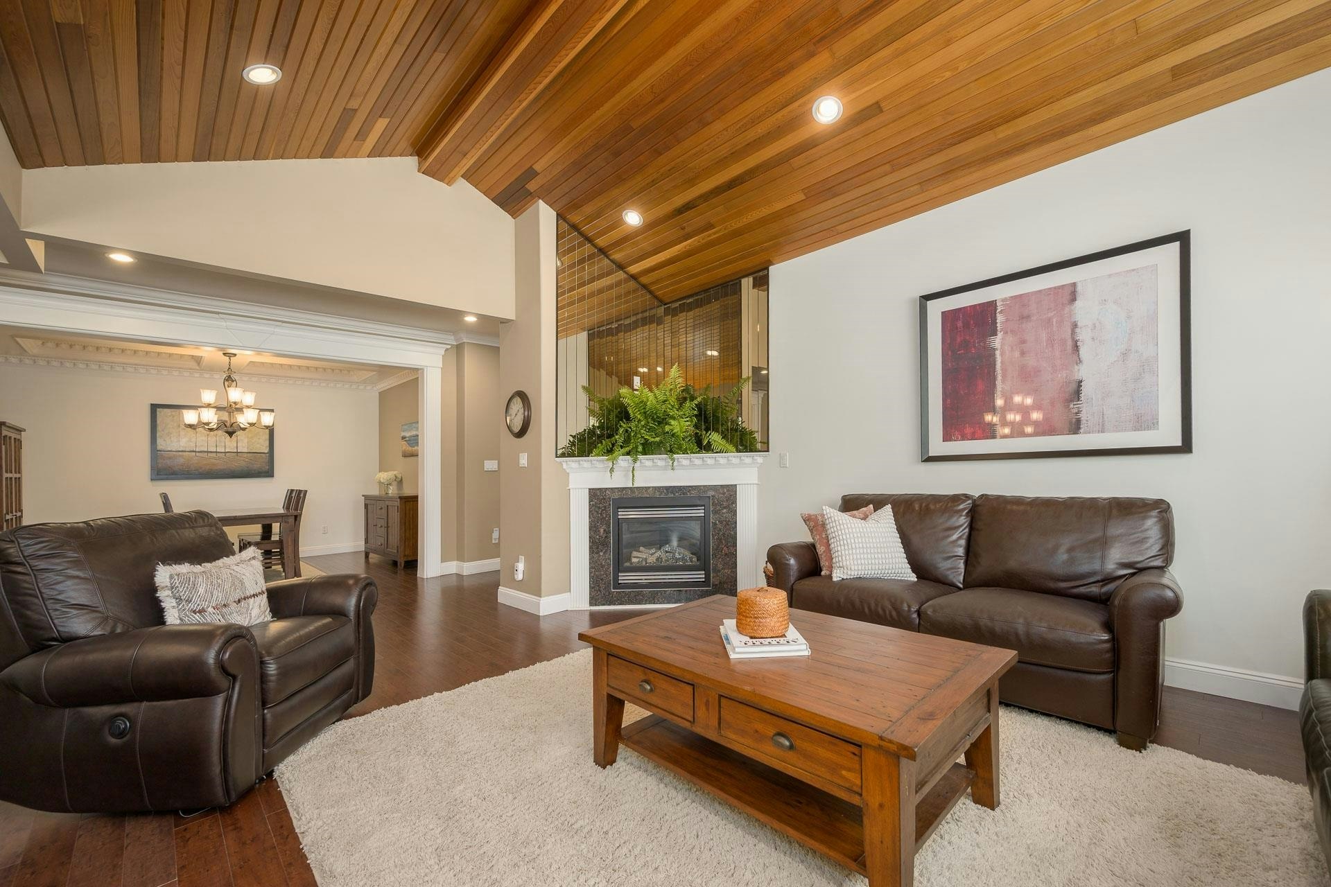825 Robinson Street - 3