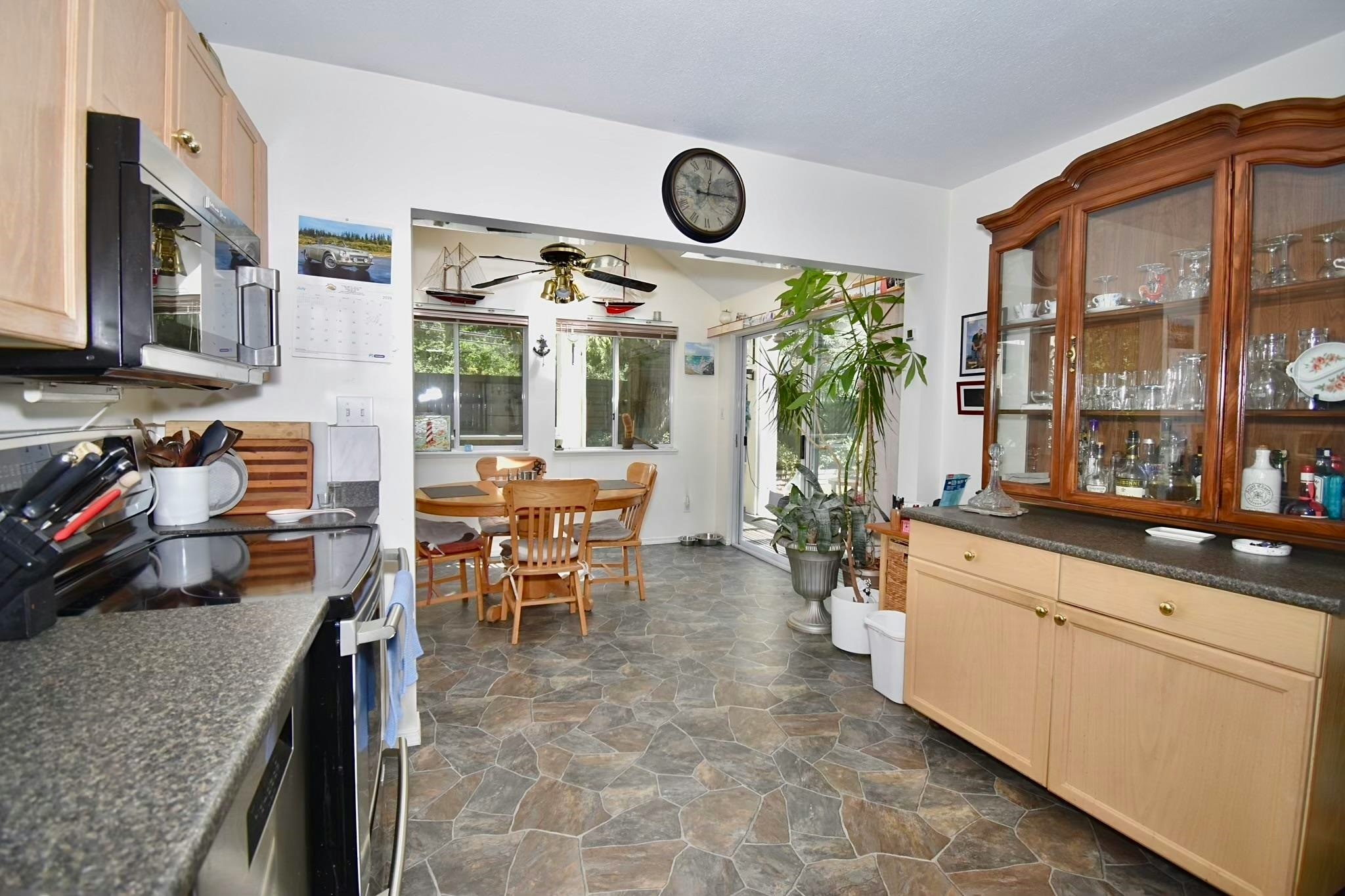 1572 Larchberry Way, Gibsons, BC, V0N 1V5 - 12