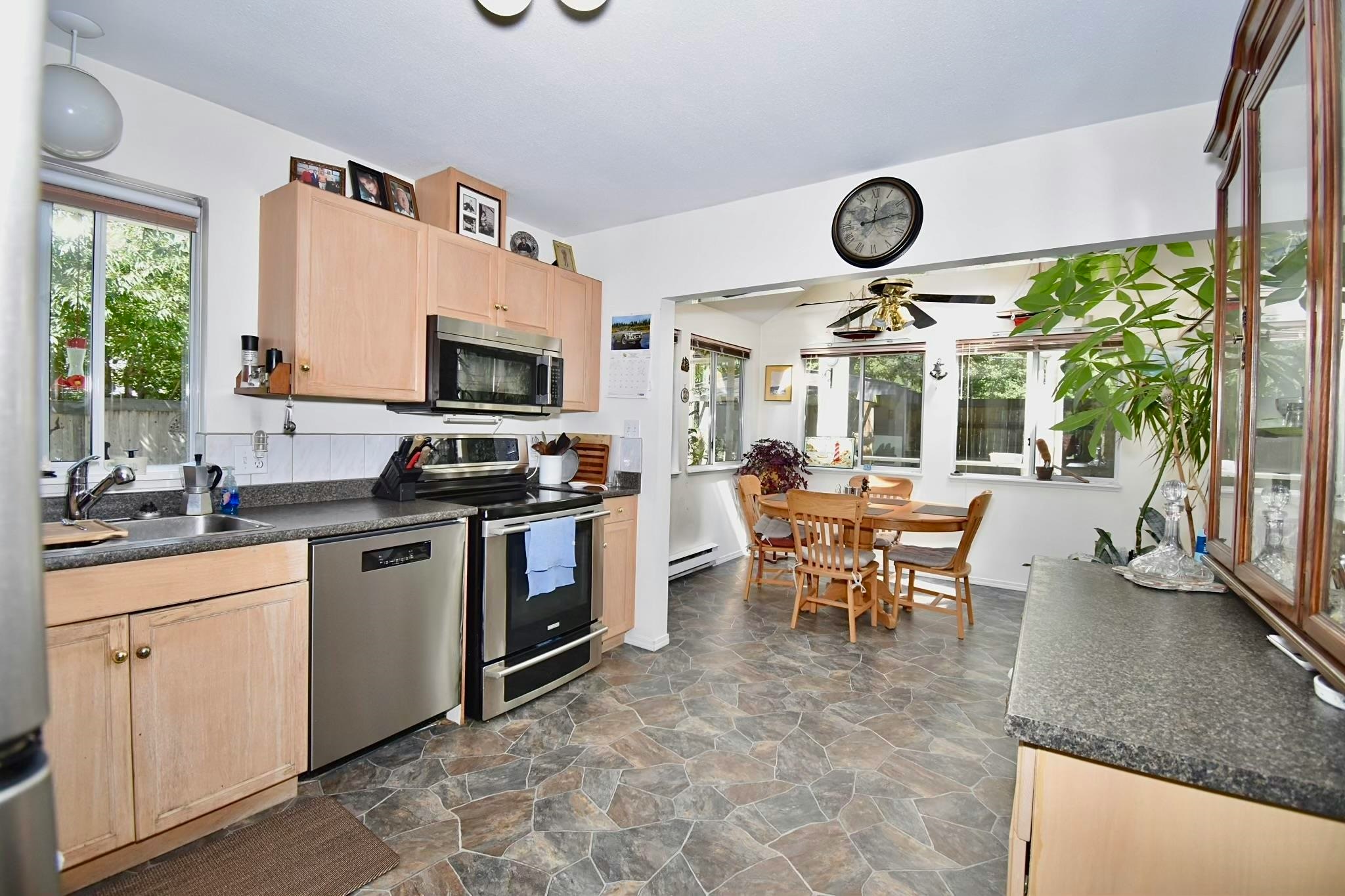 1572 Larchberry Way, Gibsons, BC, V0N 1V5 - 10