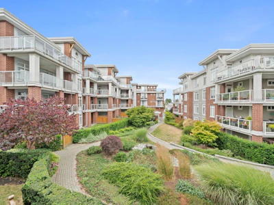 206-4211 Bayview Street - 2