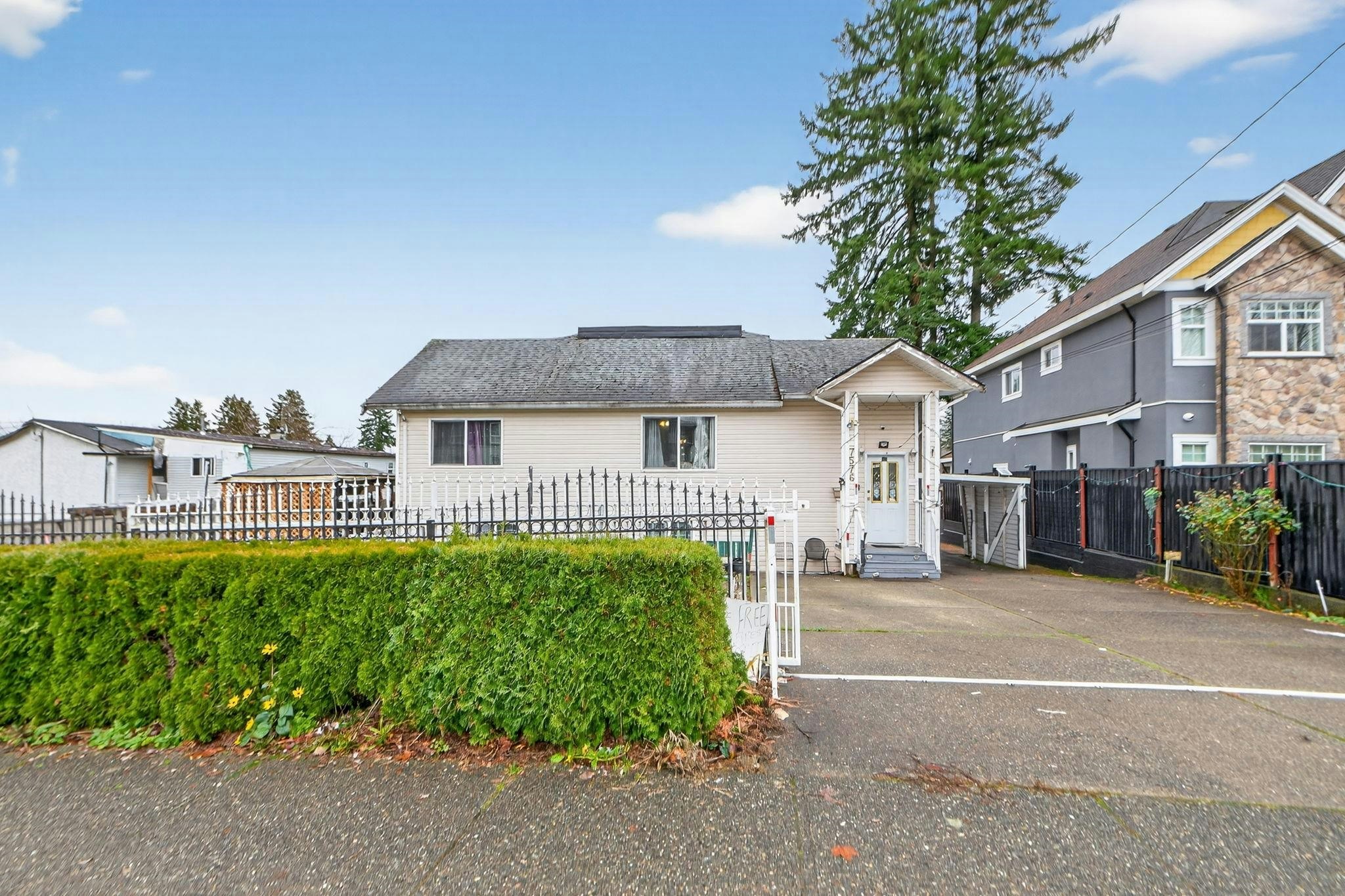 7576 140 Street, Surrey, BC, V3W 5J8