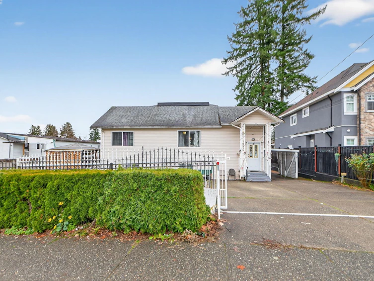 7576 140 Street, Surrey, BC, V3W 5J8