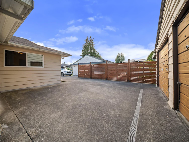 667 Cypress Street, Coquitlam, BC, V3J 6L3 - 33