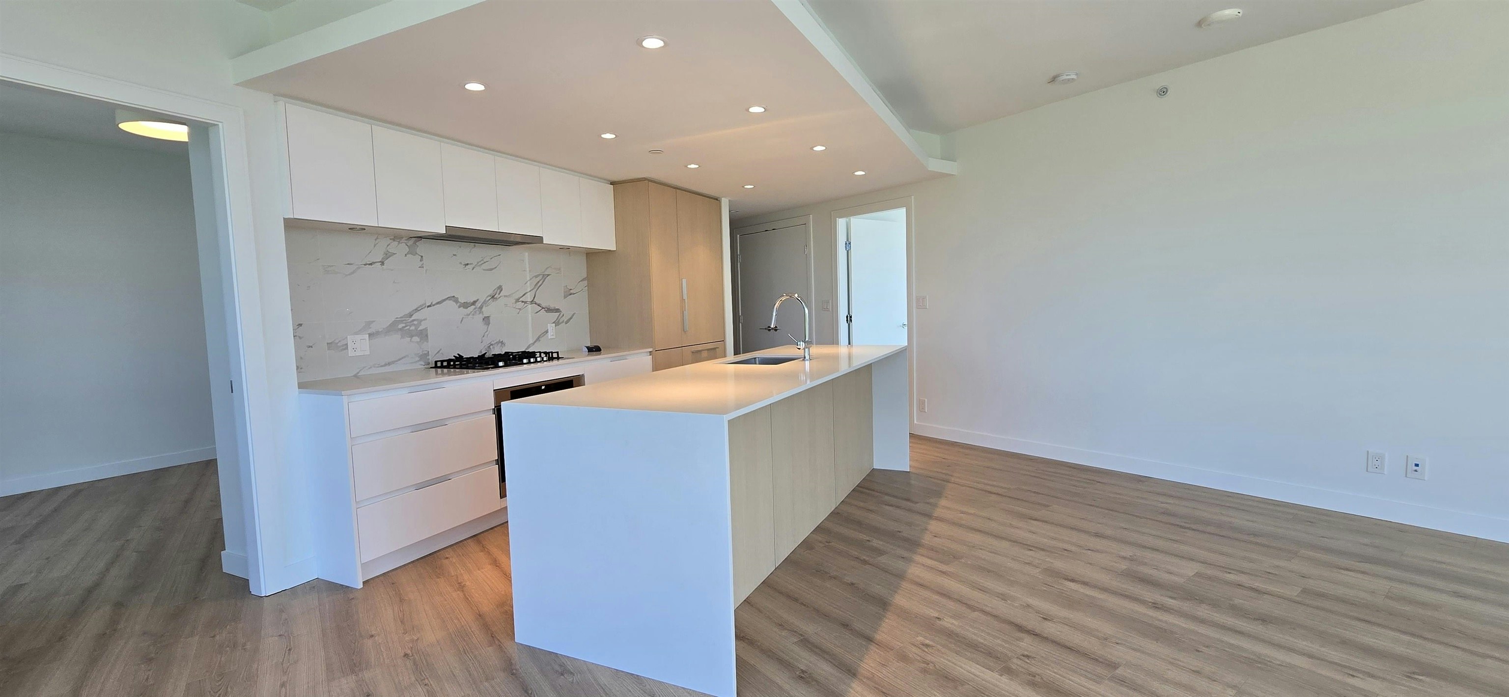 907-1500 Fern Street, North Vancouver, BC, V7J 0E6 - 5
