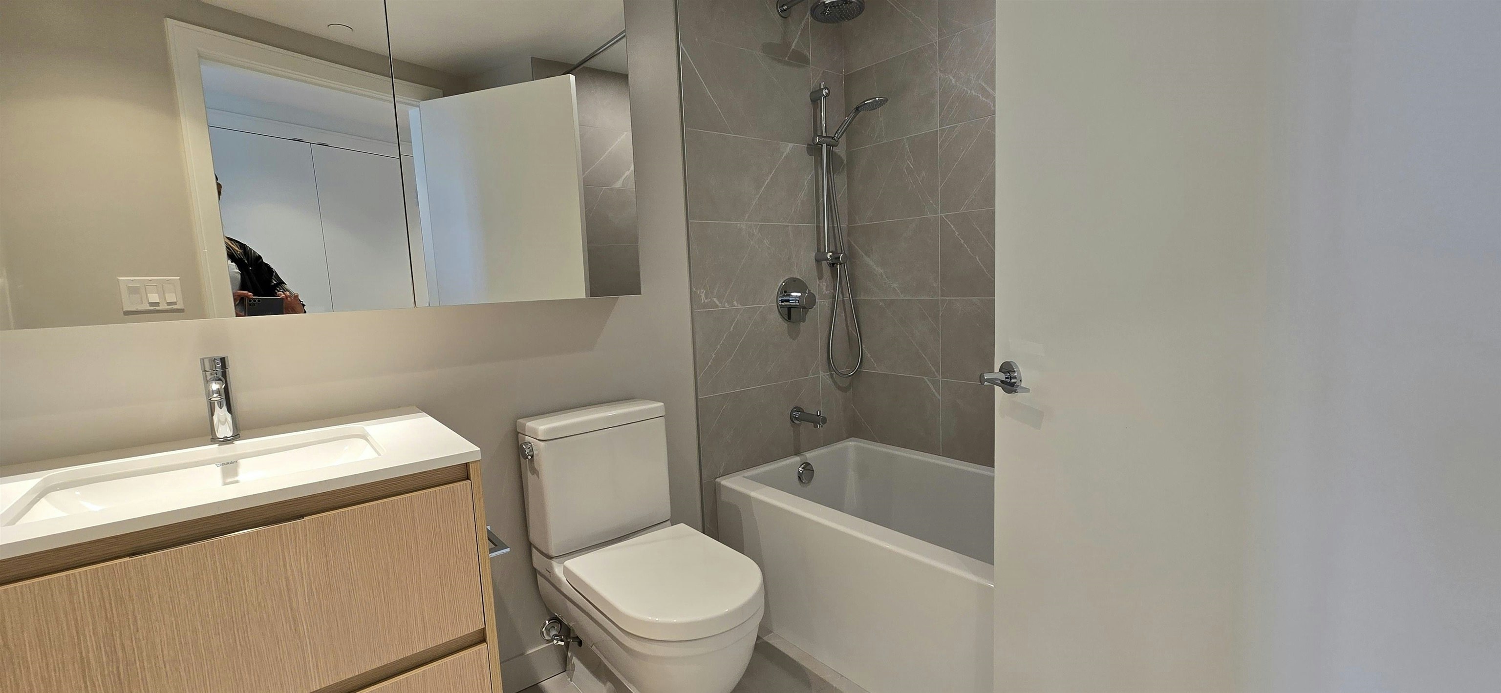 907-1500 Fern Street, North Vancouver, BC, V7J 0E6 - 15