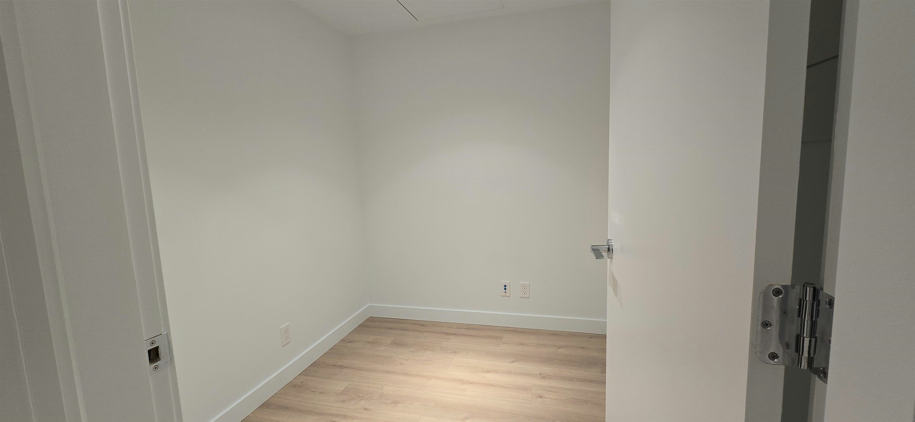 907-1500 Fern Street, North Vancouver, BC, V7J 0E6 - 11