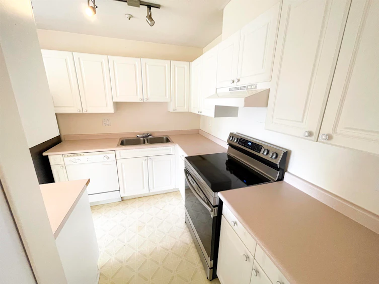 401-14885 100 Avenue, Surrey, BC, V3R 0W1 - 5