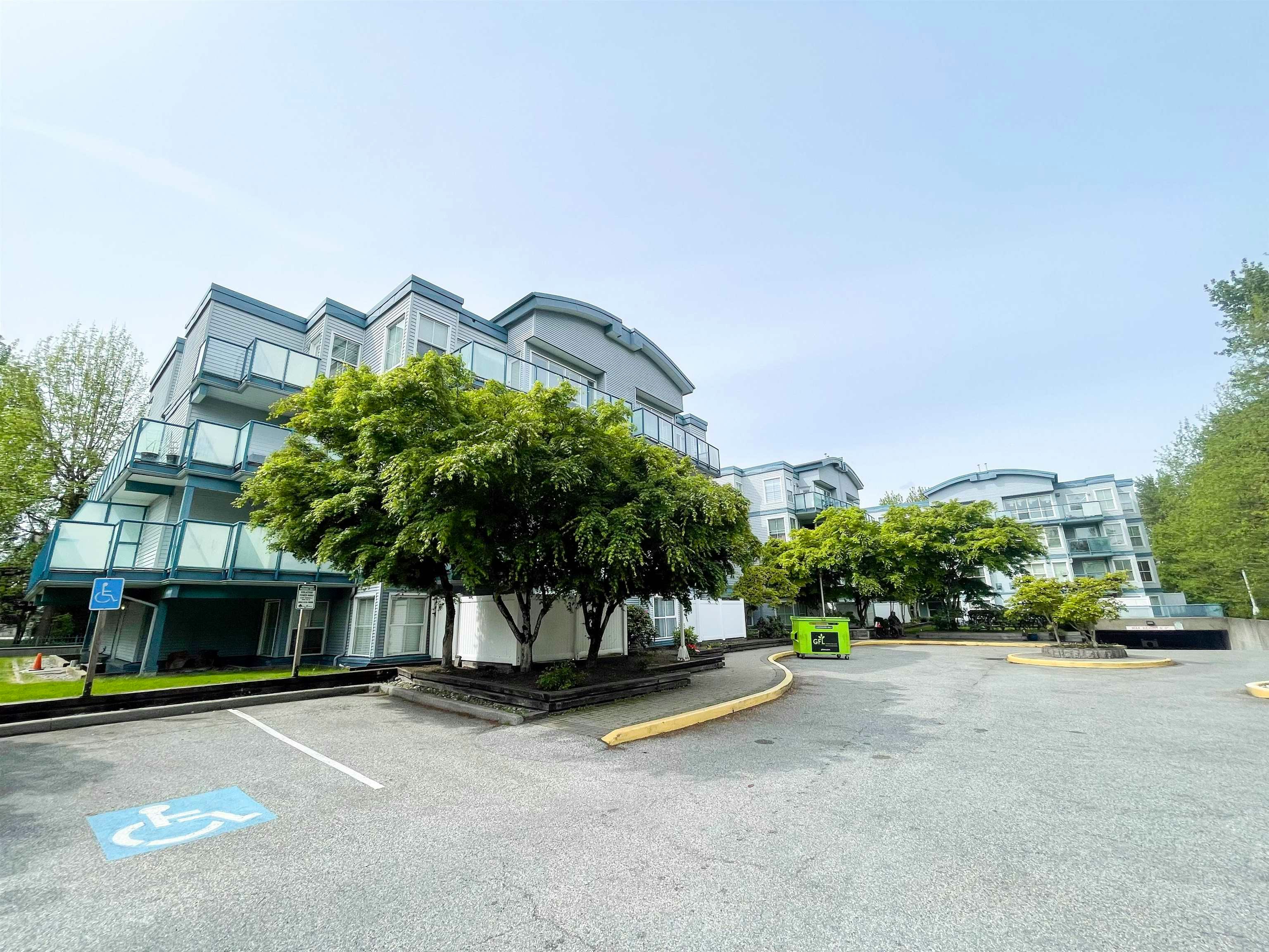 401-14885 100 Avenue, Surrey, BC, V3R 0W1