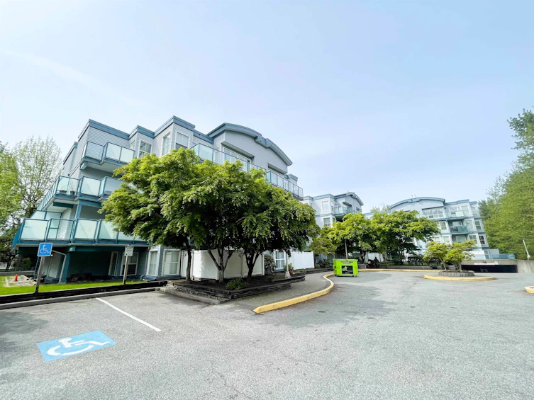 401-14885 100 Avenue, Surrey, BC, V3R 0W1