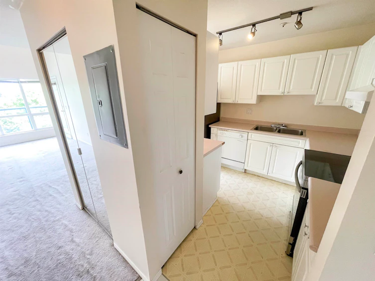 401-14885 100 Avenue, Surrey, BC, V3R 0W1 - 3