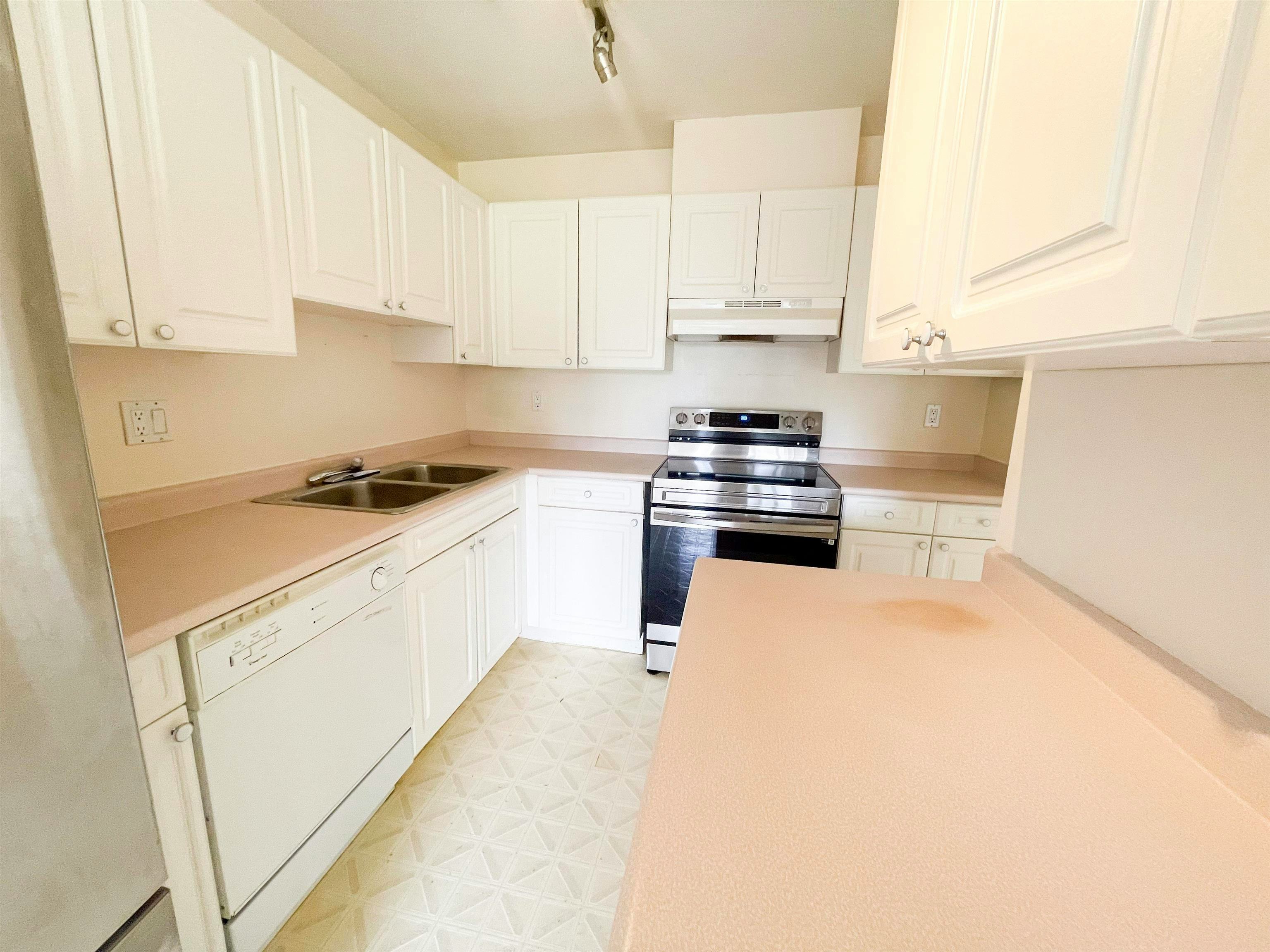 401-14885 100 Avenue, Surrey, BC, V3R 0W1 - 8
