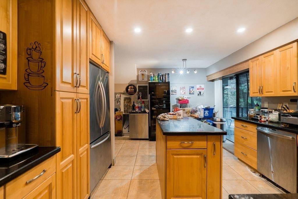 2525 Norcrest Court, Burnaby, BC, V3J 1C7 - 4