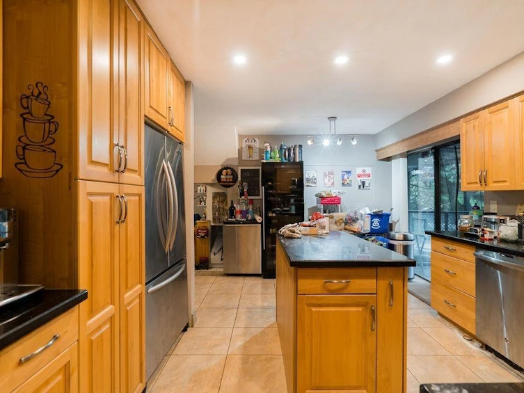 2525 Norcrest Court, Burnaby, BC, V3J 1C7 - 4