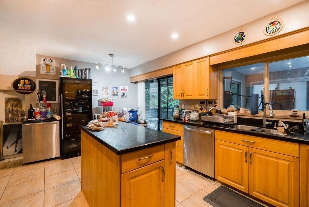 2525 Norcrest Court, Burnaby, BC, V3J 1C7 - 3