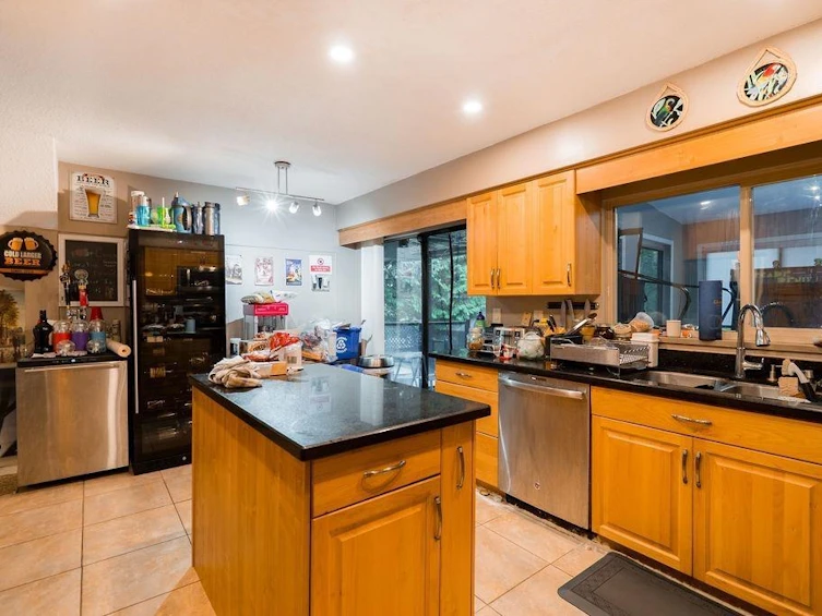 2525 Norcrest Court, Burnaby, BC, V3J 1C7 - 3