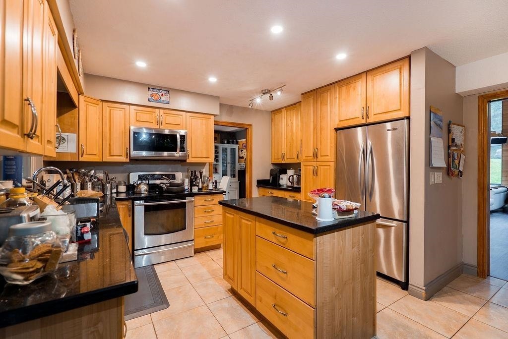 2525 Norcrest Court, Burnaby, BC, V3J 1C7 - 5