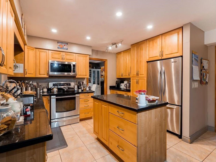 2525 Norcrest Court, Burnaby, BC, V3J 1C7 - 5