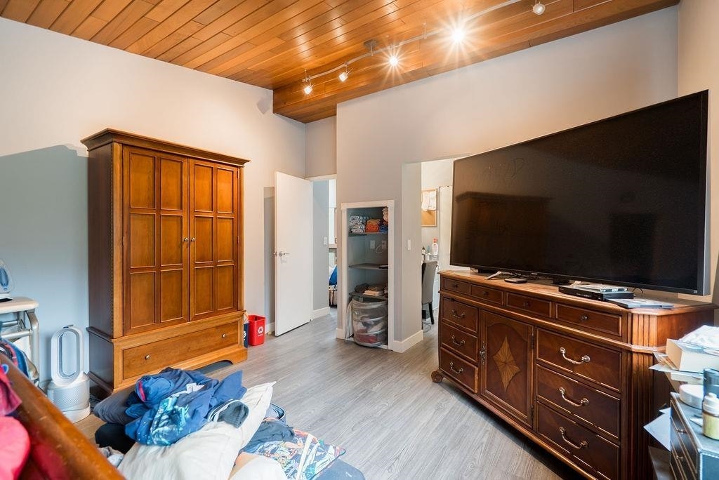 2525 Norcrest Court, Burnaby, BC, V3J 1C7 - 32