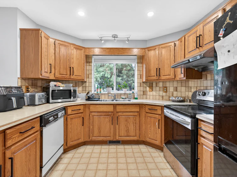 14610 87 Avenue, Surrey, BC, V3S 6R2 - 17