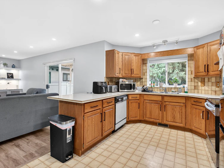 14610 87 Avenue, Surrey, BC, V3S 6R2 - 16