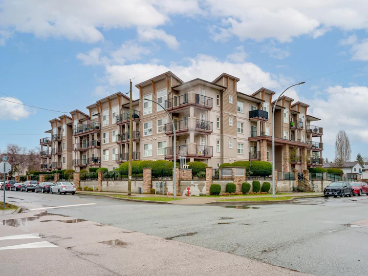 208-20175 53 Avenue, Langley, BC, V3A 0J8