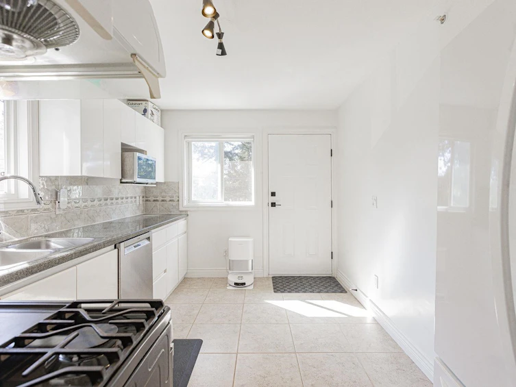 3529 Gladstone Street, Vancouver, BC, V5N 4Y8 - 4