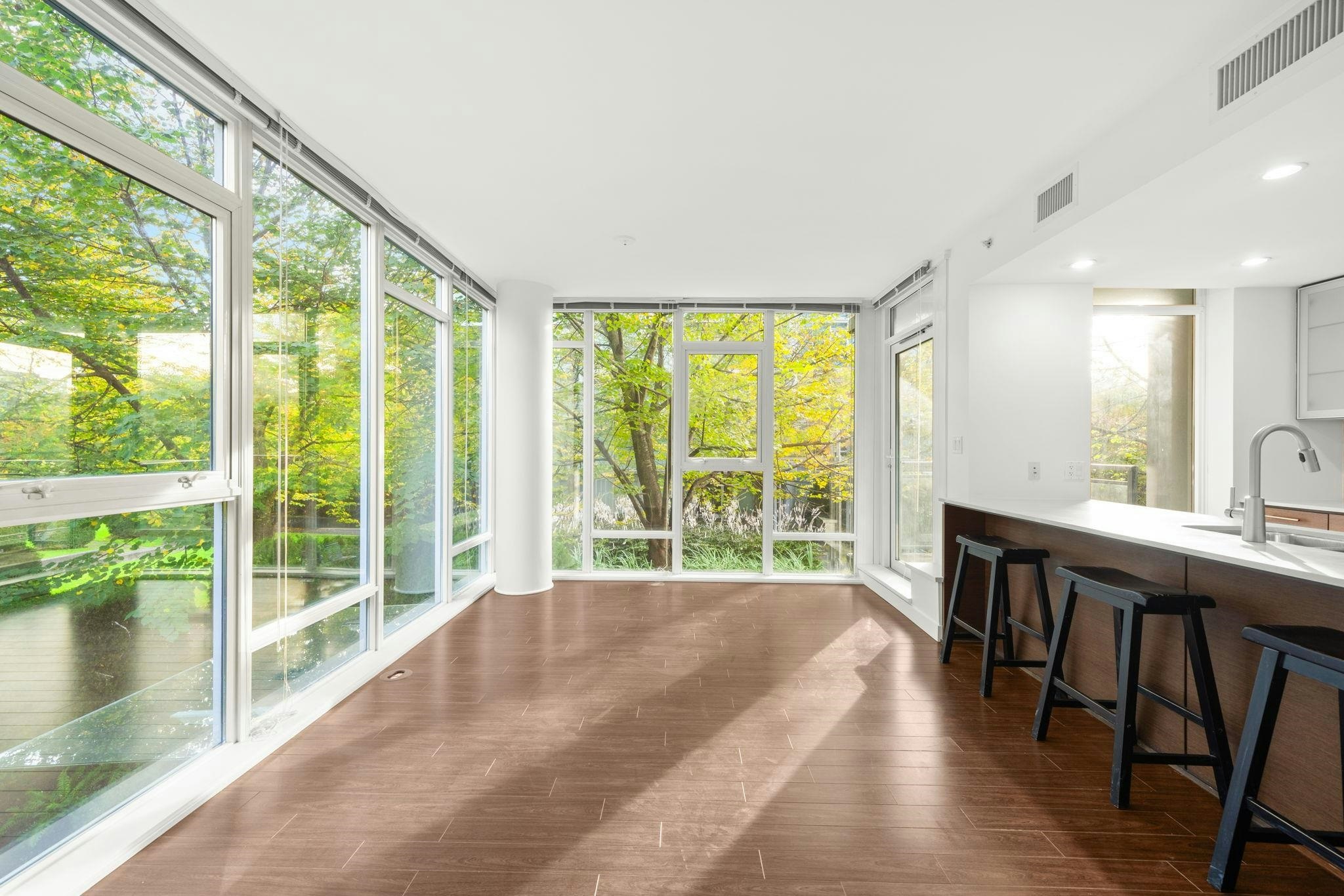 601-7371 Westminster Highway, Richmond, BC, V6X 0B4