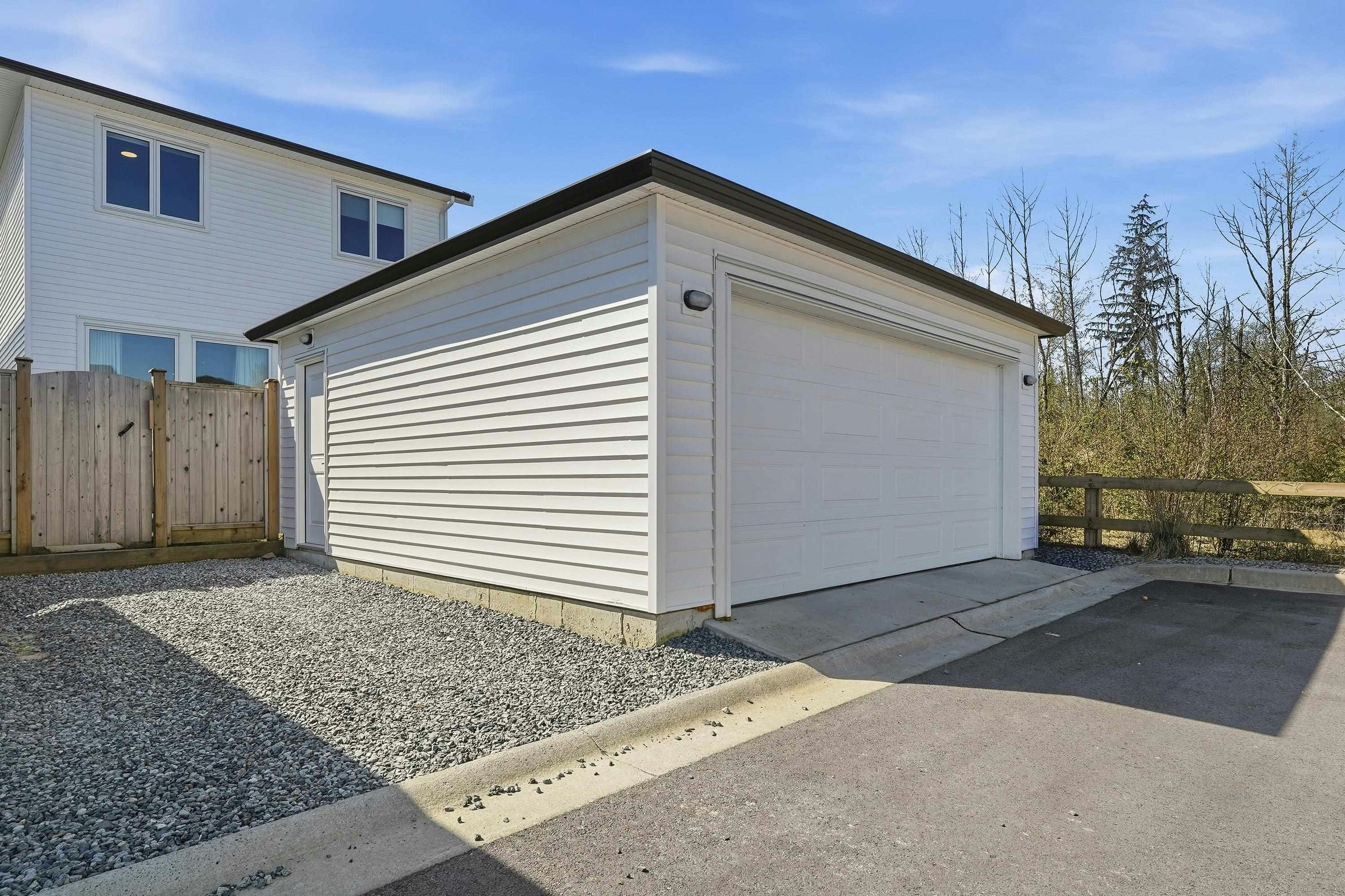 19619 75 Avenue, Langley, BC, V2Y 3R9 - 40