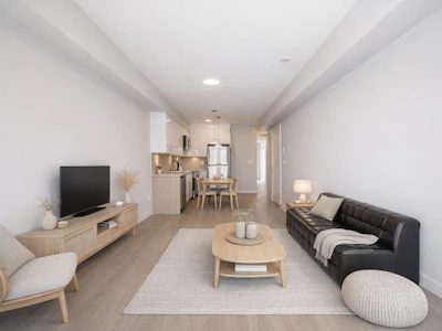 304-3050 Kingsway - 2