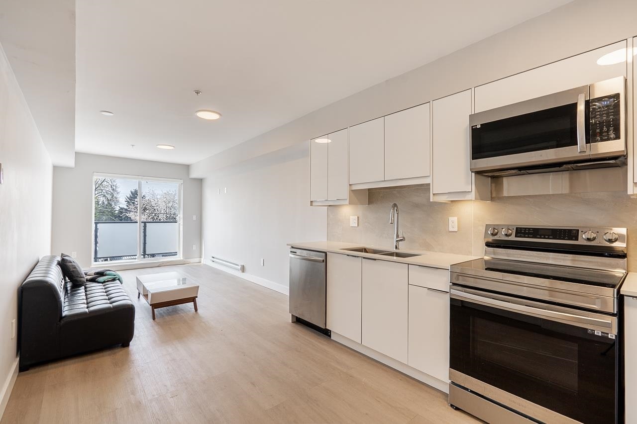 304-3050 Kingsway - 3