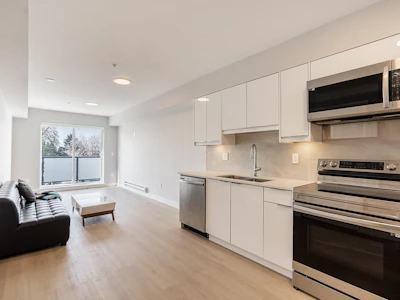304-3050 Kingsway - 3