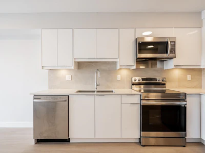 304-3050 Kingsway - 4
