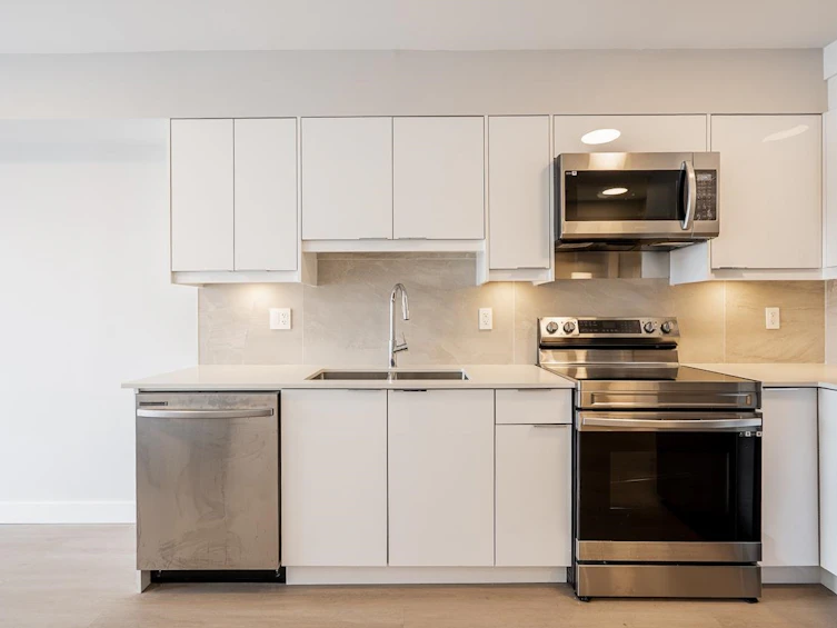 304-3050 Kingsway, Vancouver, BC, V5R 5J7 - 4