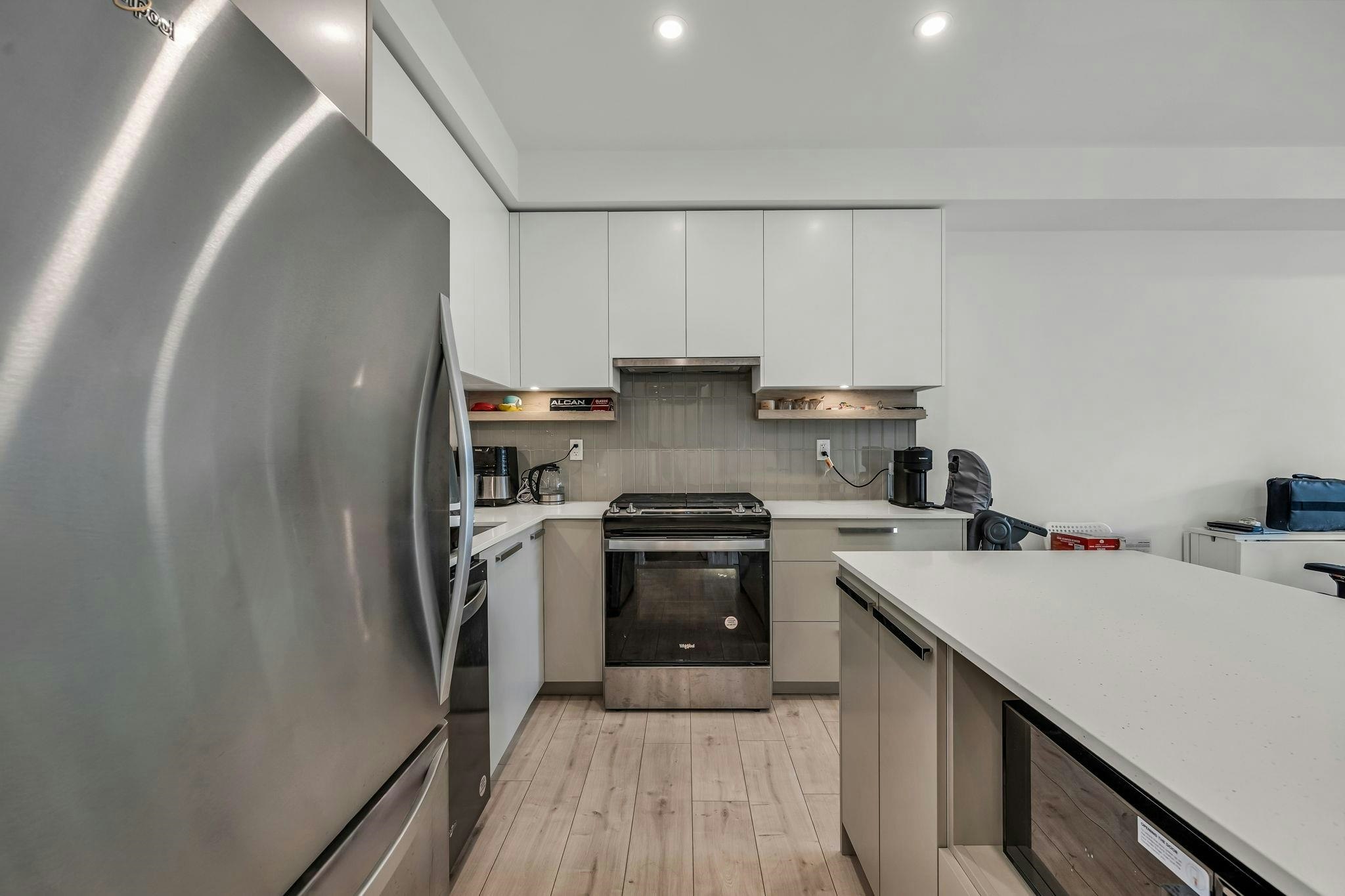 325-13788 76 Avenue - 3