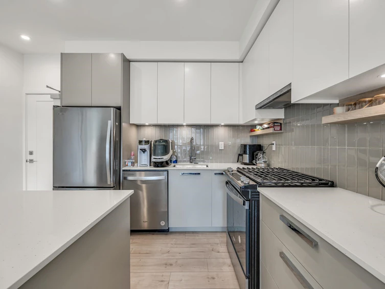 325-13788 76 Avenue, Surrey, BC, V3W 3V9 - 4