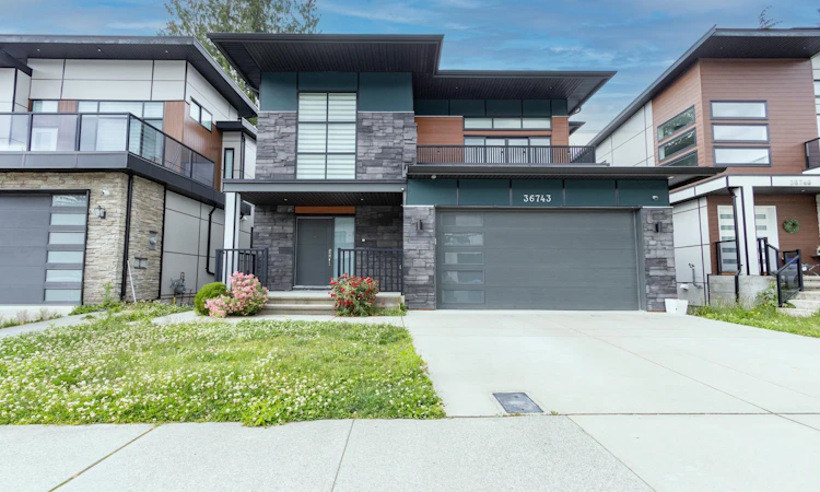 36743 Carl Creek Crescent