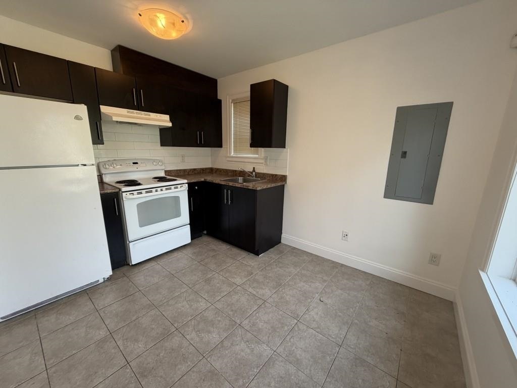 Basement (West)-2629 Pandora Street, Vancouver, BC, V5K 1V9 - 3