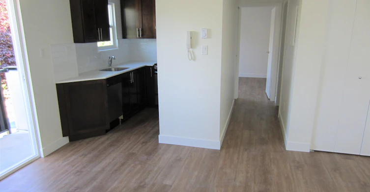 1986 Woodland Drive, Vancouver, BC, V5N 3N8 - 3