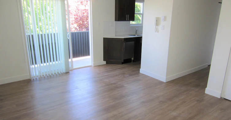 1986 Woodland Drive, Vancouver, BC, V5N 3N8 - 2