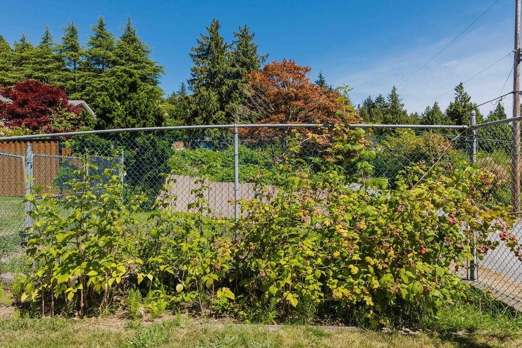 6505 Meier Road, Sechelt, BC, V7Z 0S8 - 34