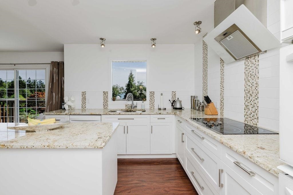 6505 Meier Road, Sechelt, BC, V7Z 0S8 - 14
