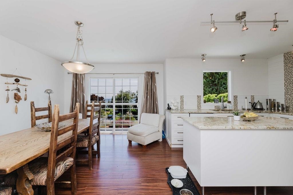 6505 Meier Road, Sechelt, BC, V7Z 0S8 - 11