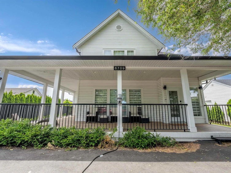 6709 216 Street, Langley, BC, V2Y 0W9