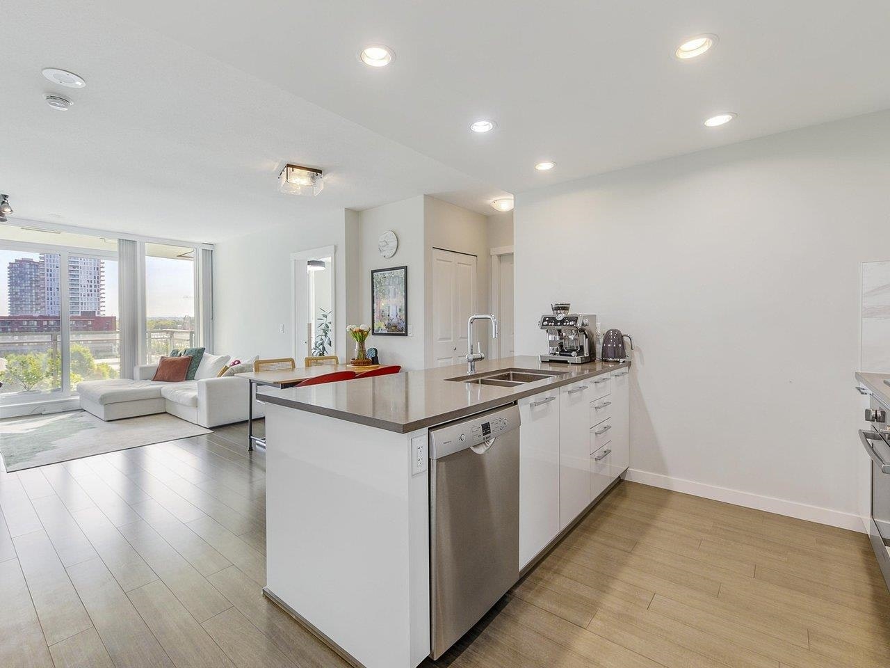 711-3281 E Kent Avenue North - 2