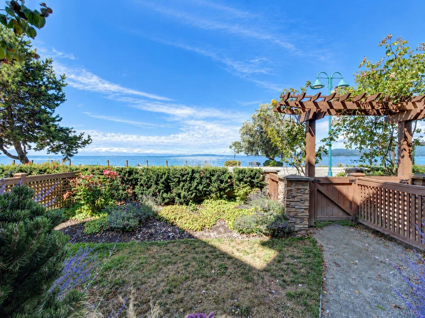 105-5160 Davis Bay Road, Sechelt, BC, V7Z 0H3