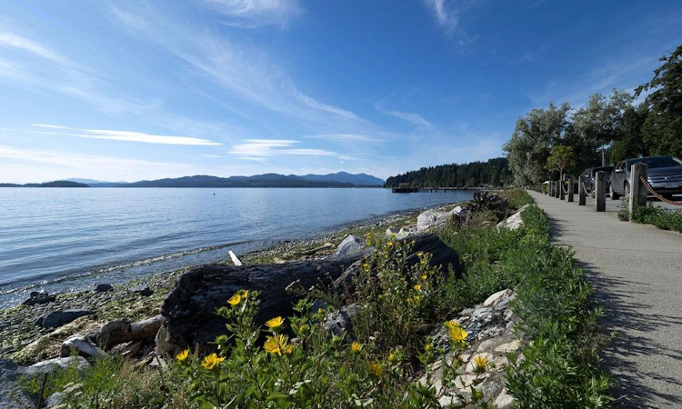 105-5160 Davis Bay Road