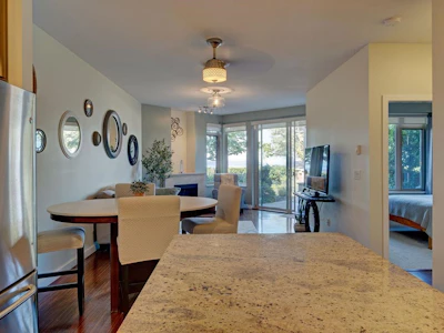 105-5160 Davis Bay Road - 5